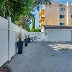 Van Nuys Abode With Patio, 7 Mi To Universal Studios