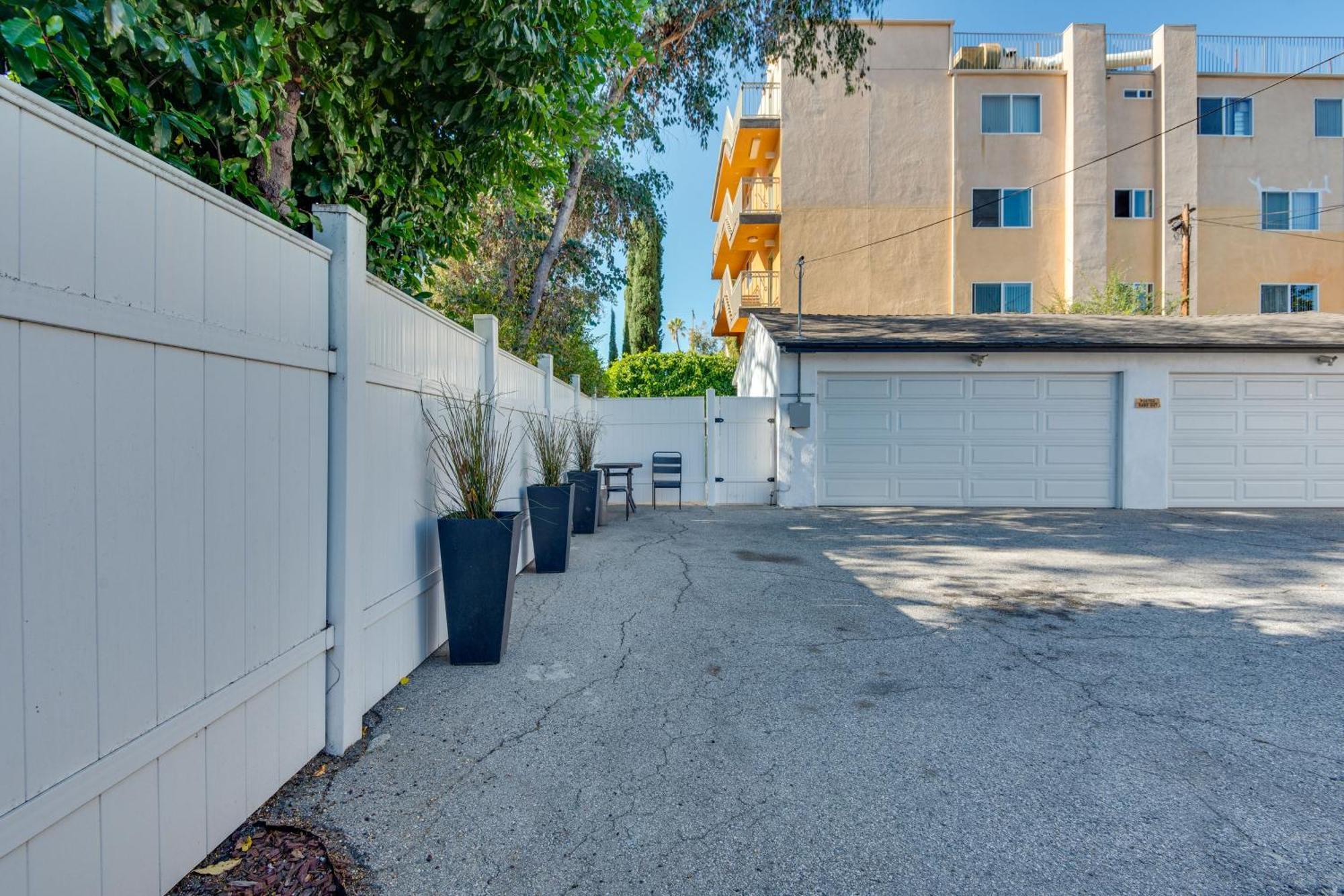 Nuys Abode With Patio, 7 Mi To Universal